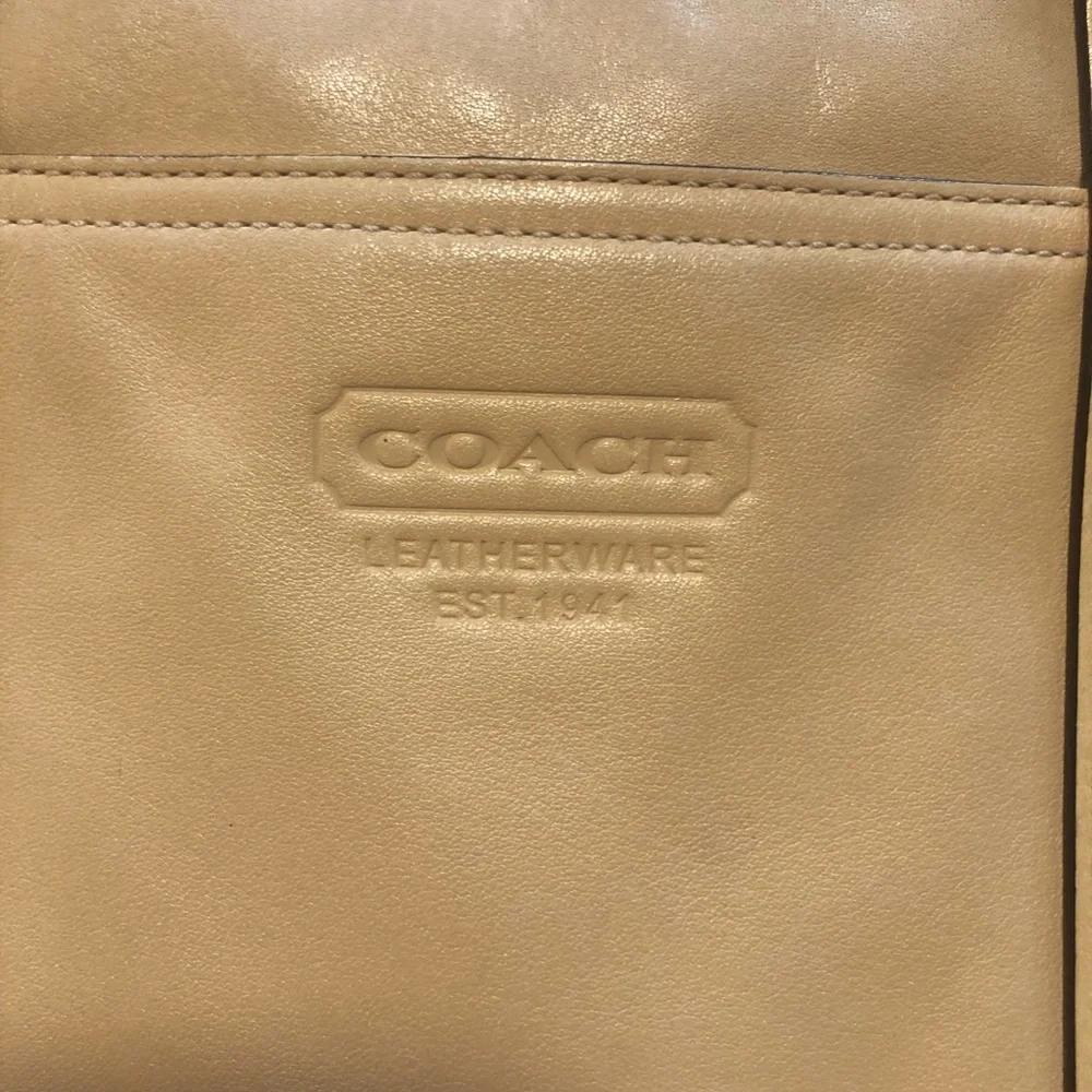 Coach Y2K Gallery tote Soft leather beige/Nude